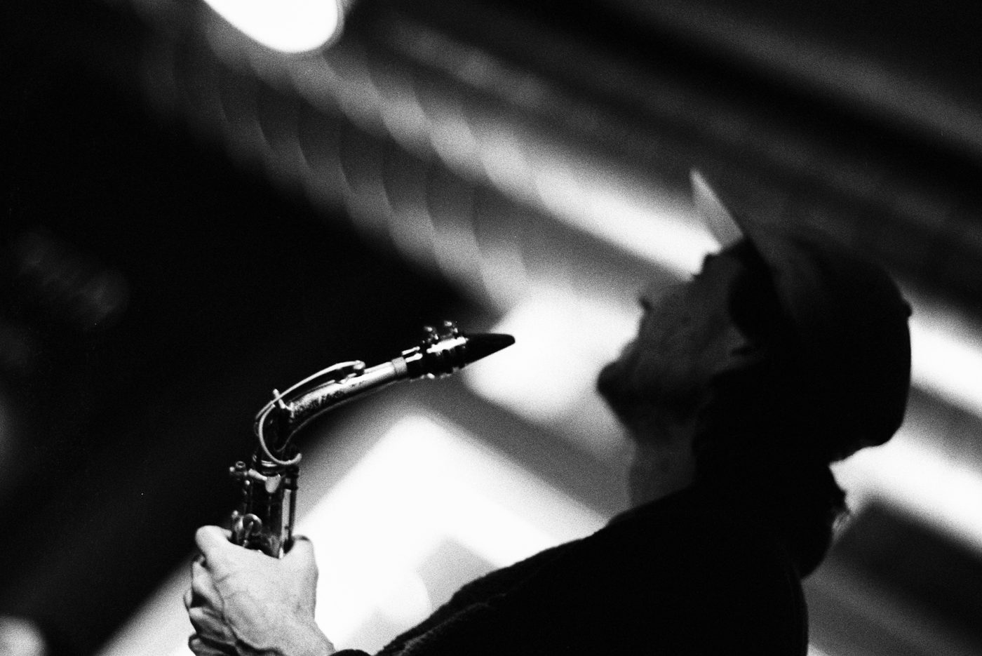 Florian Egli playing saxophone, black and white photo